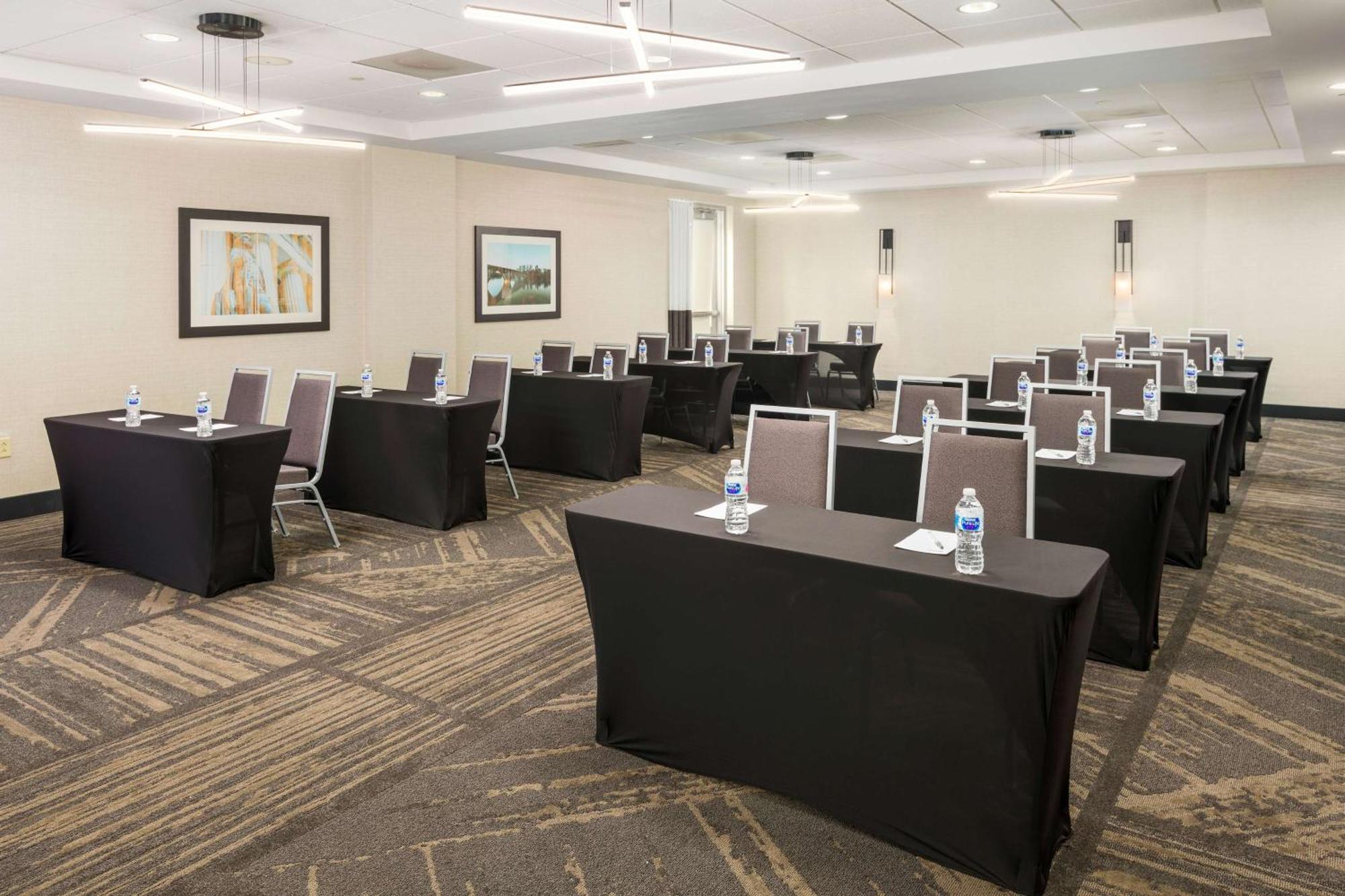 Hilton Garden Inn Silver Spring White Oak Zewnętrze zdjęcie