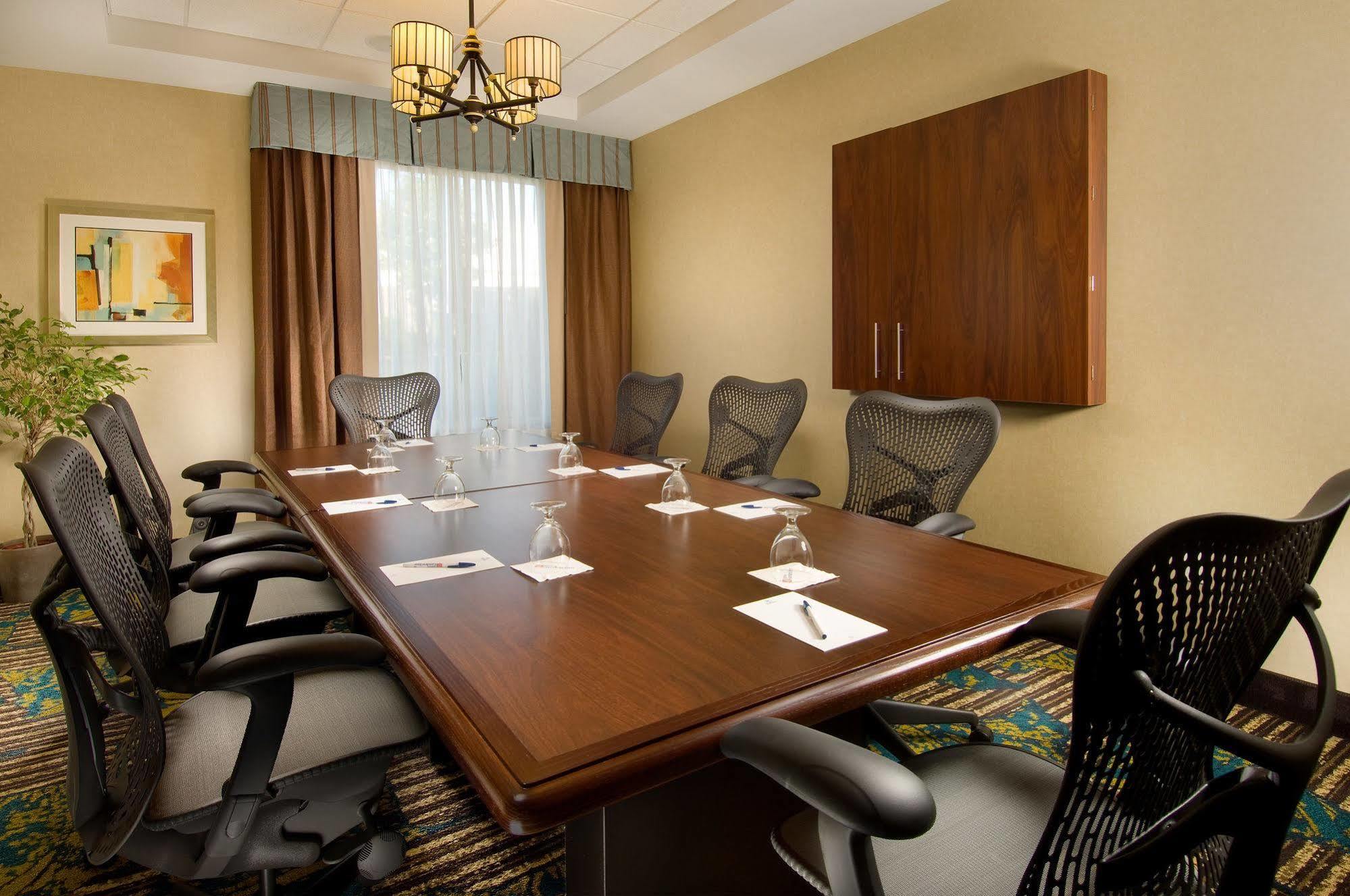 Hilton Garden Inn Silver Spring White Oak Zewnętrze zdjęcie